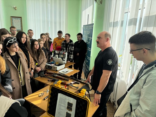 Лекція для здобувачів освіти факультету національної безпеки, права та міжнародних відносин від Житомирського НДЕКЦ МВС
